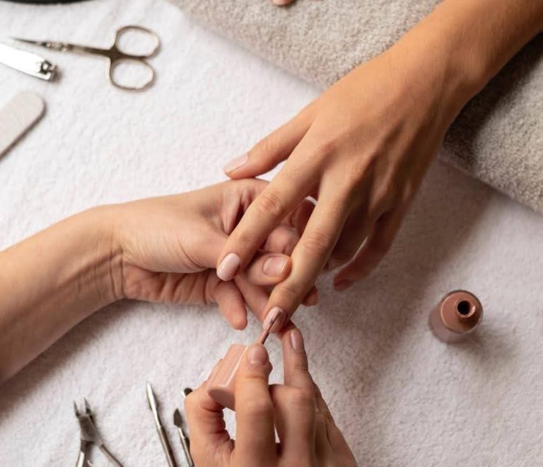 MANICURE